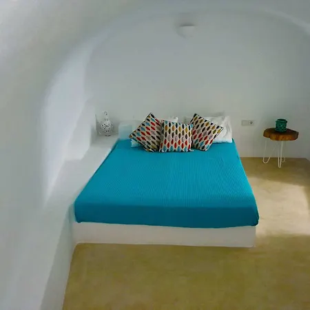 Radiant Santorini 4* Mesariá