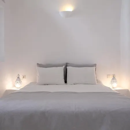 Radiant Santorini Mesariá