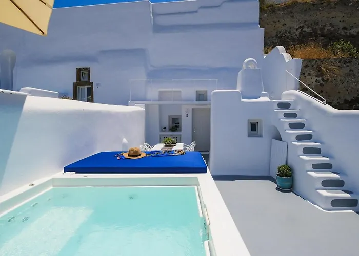Radiant Santorini Aparthotel 4*