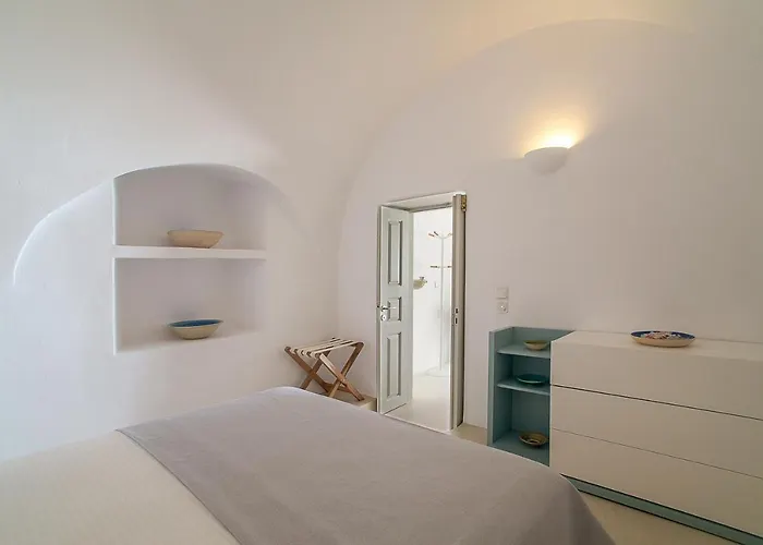 Radiant Santorini Aparthotel Mesariá