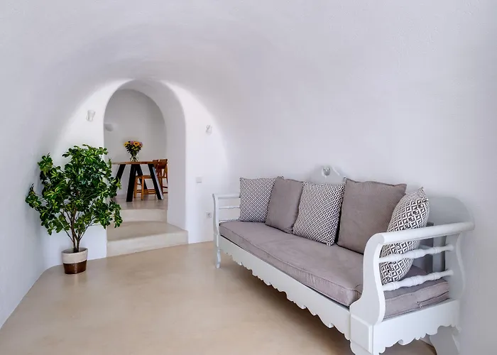 Radiant Santorini Mesariá