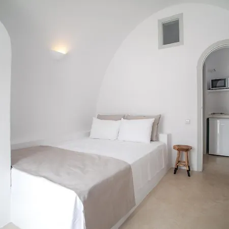 Radiant Santorini Mesariá