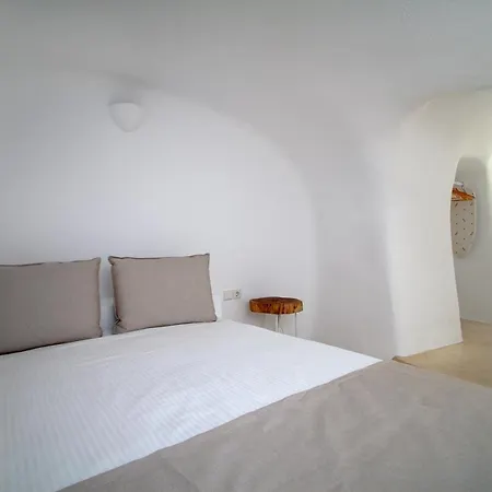 Radiant Santorini 3* Mesariá