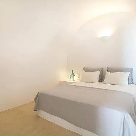 Radiant Santorini Aparthotel 3*
