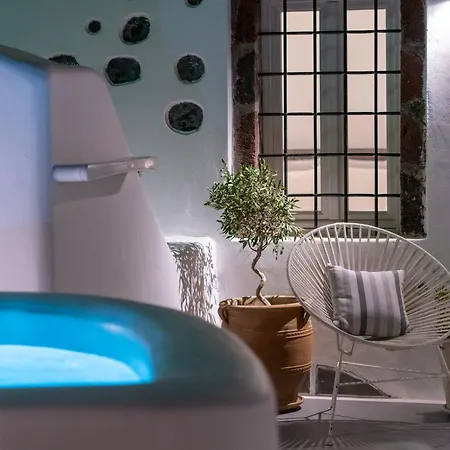 Radiant Santorini Aparthotel Mesariá