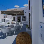 Radiant Santorini Mesariá