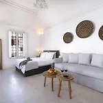 Radiant Santorini Lägenhetshotell Mesaria