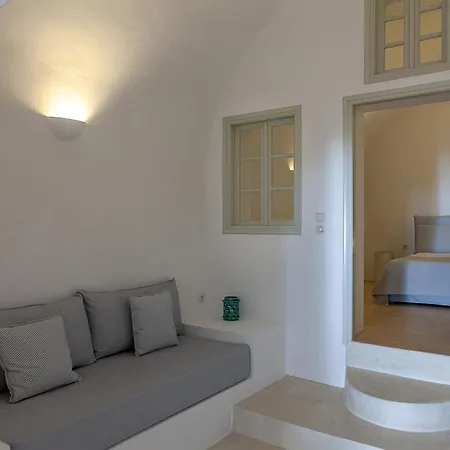 Radiant Santorini 메사리아