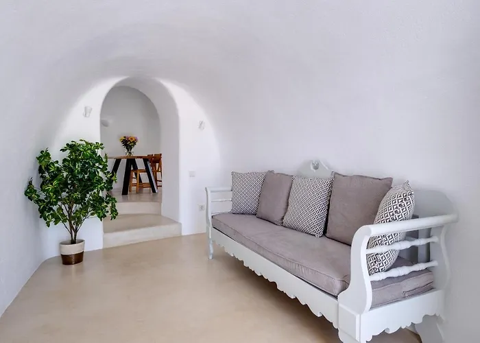 Radiant Santorini Aparthotel 4*