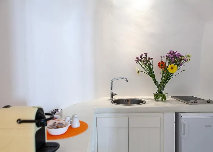 Radiant Santorini Aparthotel 4*